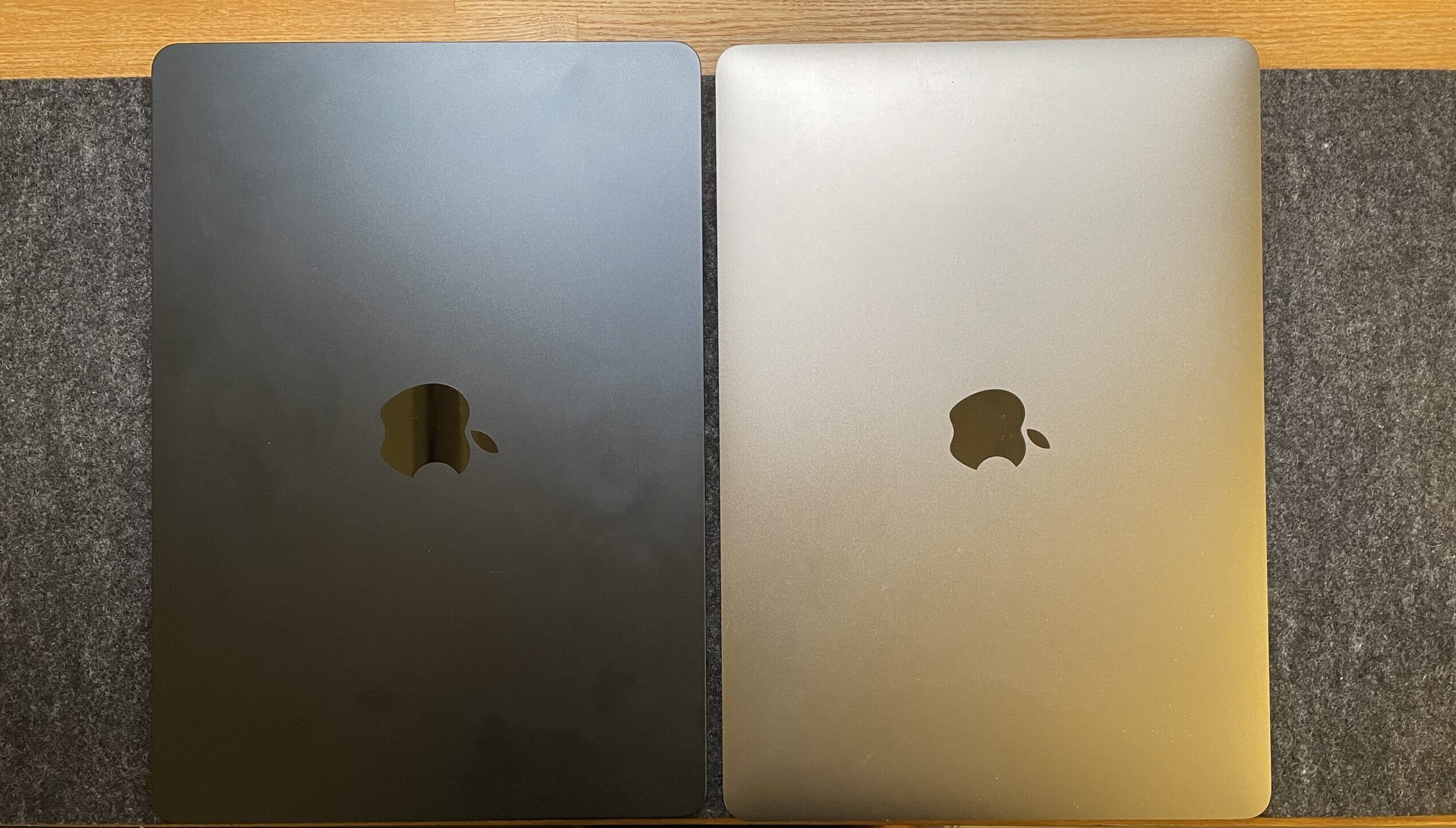 2017インテルMacBook Pro（右）と2024M3 MacBook Air（左）